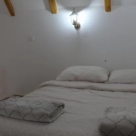 بيت للعطل Vikendica Mihic